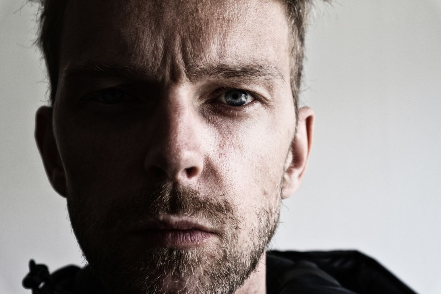 man struggling with PTSD